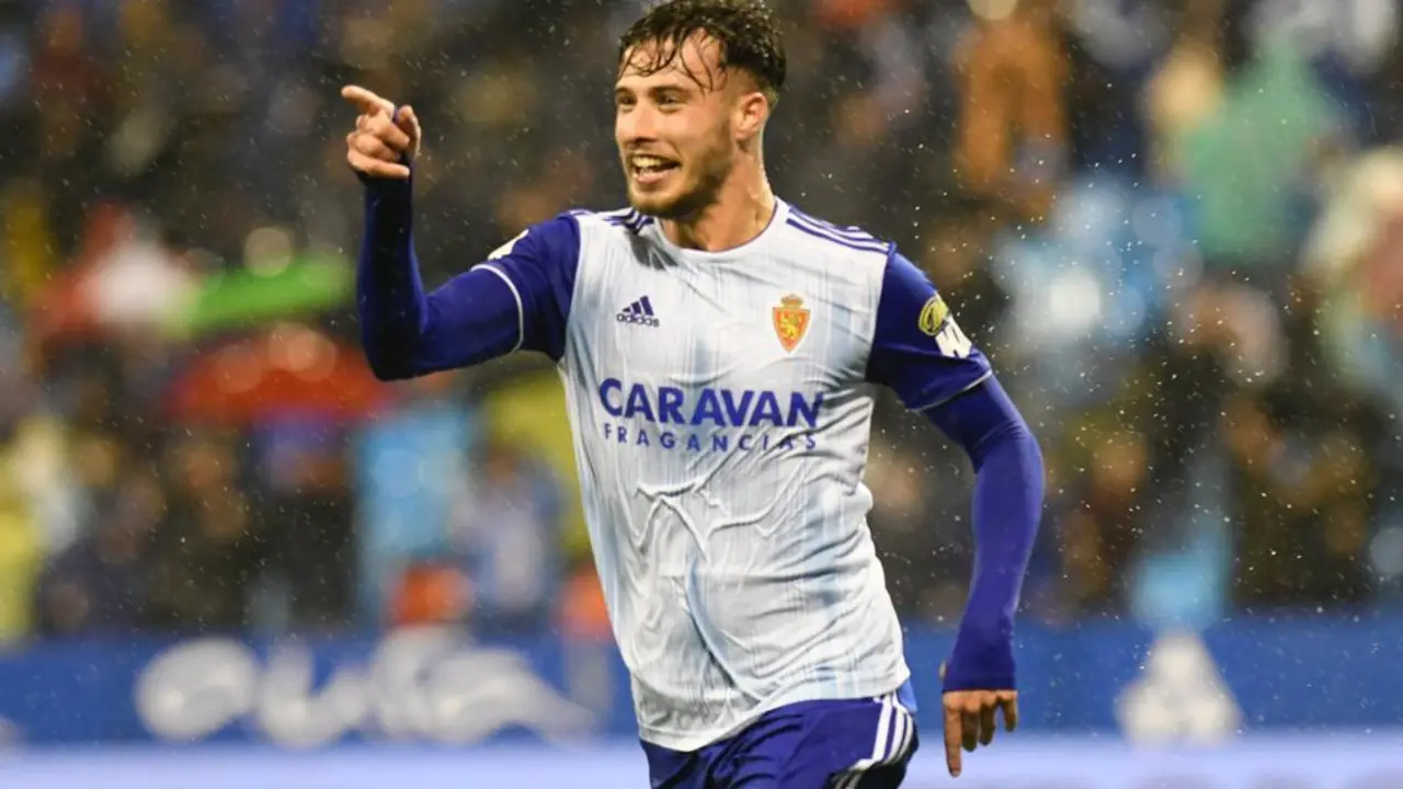 Javi Puado fue elegido como MVP del partido ante el Fuenlabrada tras ser el m&aacute;s participativo de los atacantes blanquillos | Foto: Real Zaragoza
