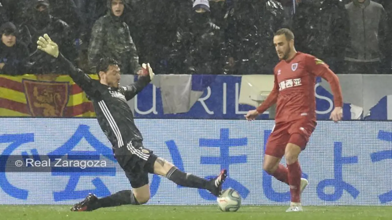 Cristian &Aacute;lvarez ante el Numancia | Foto: Tino Gil, Real Zaragoza