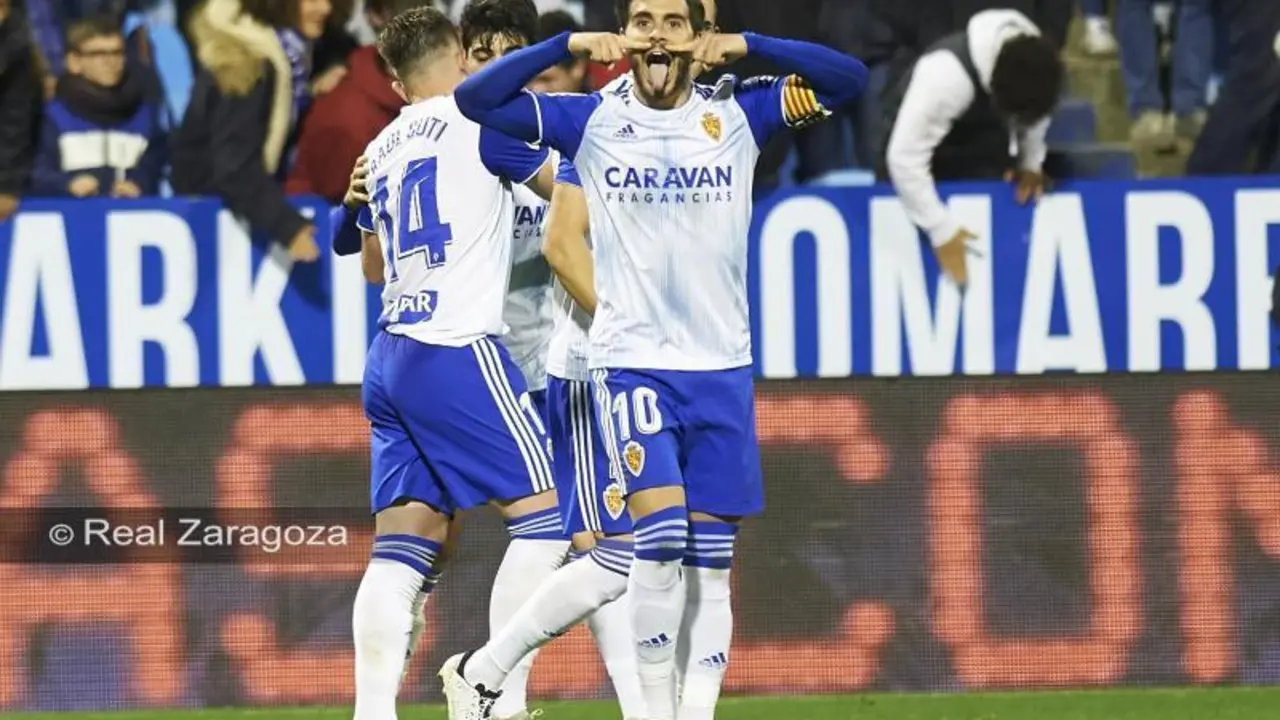 Javi Ros celebrando su gol ante el Racing de Santander en La Romareda | Foto: Tino Gil / Real Zaragoza