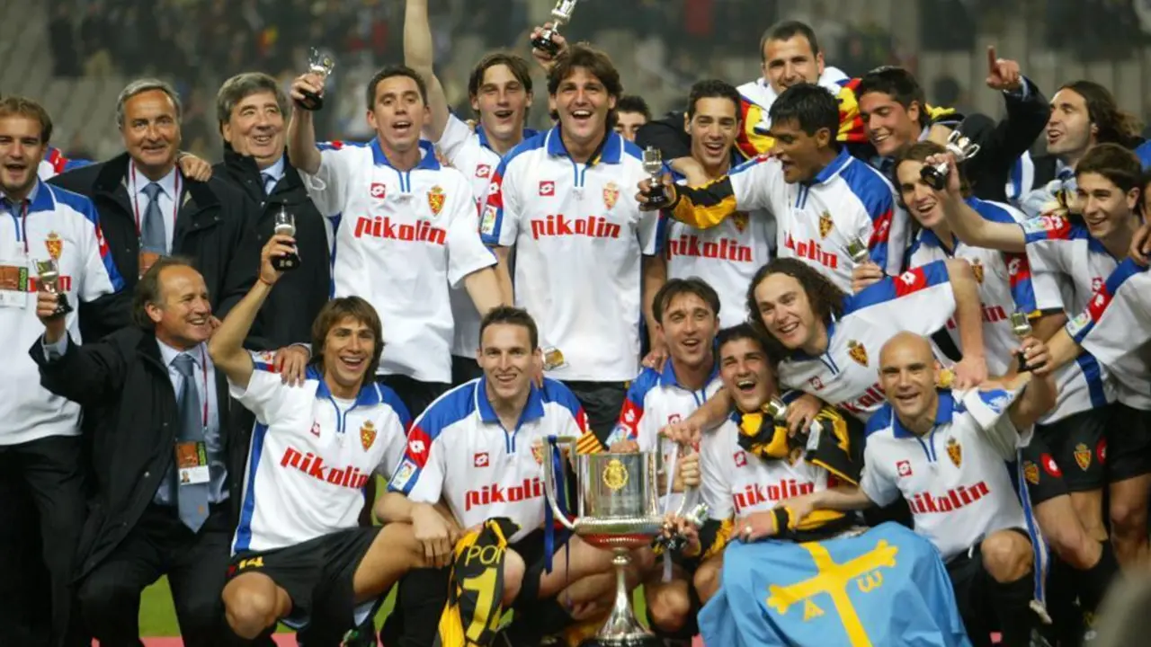 El Real Zaragoza celebra su Copa del Rey ante el Real Madrid en Montjuic | Foto: mundodeportivo.com