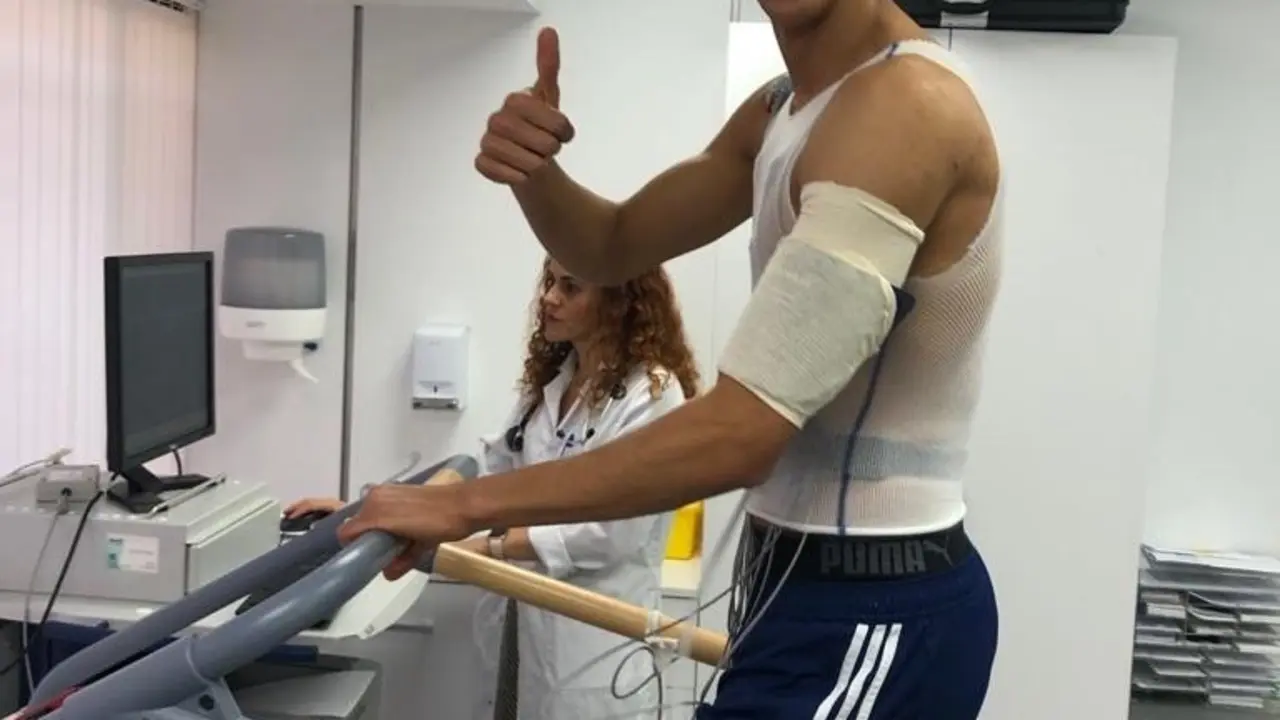 El Yamiq pasando el reconocimiento m&eacute;dico antes de firmar con el Real Zaragoza. Foto: Real Zaragoza
