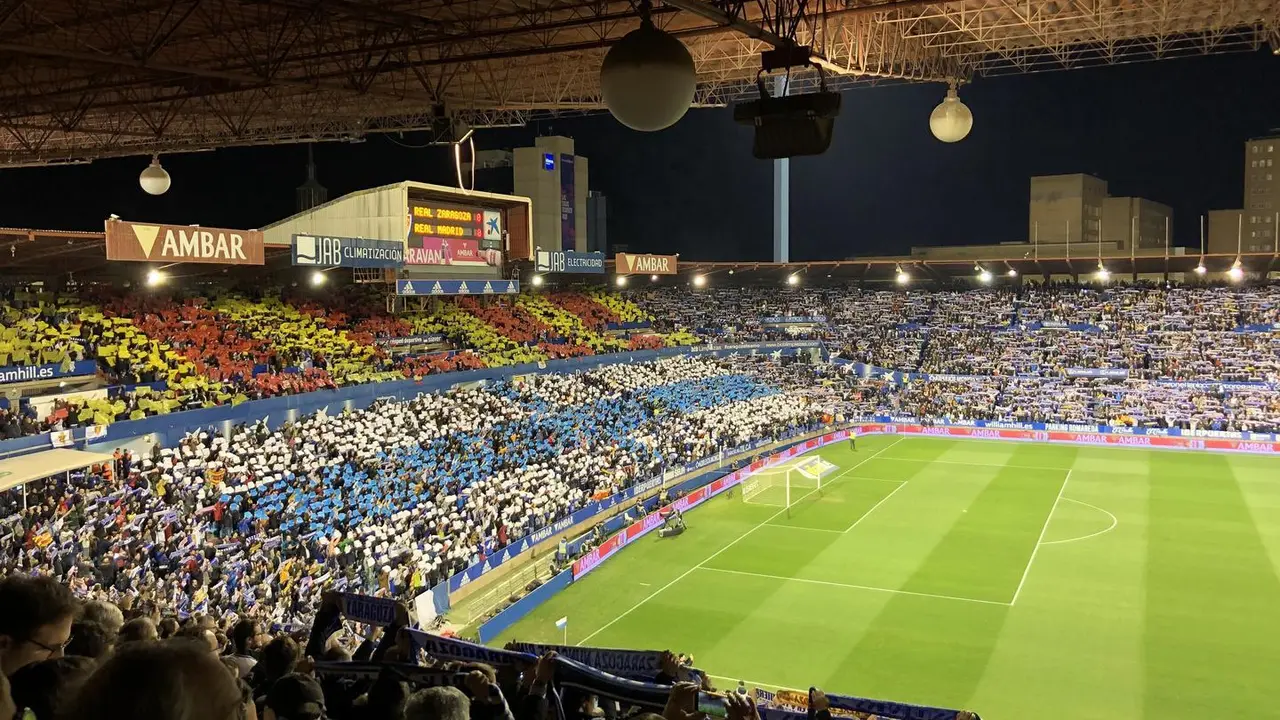 El fondo norte de La Romareda en el partido ante el Real Madrid. Foto: Laura Sol&aacute;n