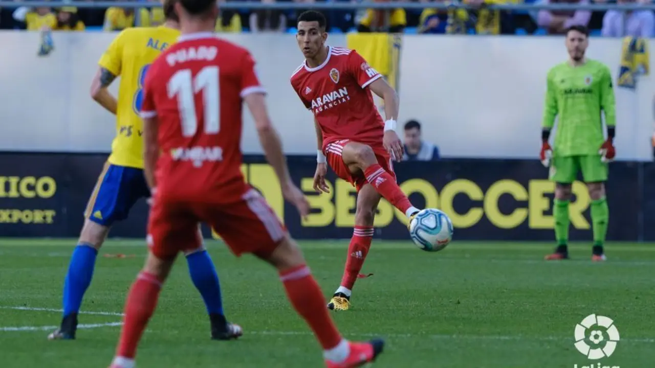 Jawad el Yamiq debut&oacute; en el Ram&oacute;n de Carranza con una asistencia de gol a Alberto Soro | Foto: Real Zaragoza