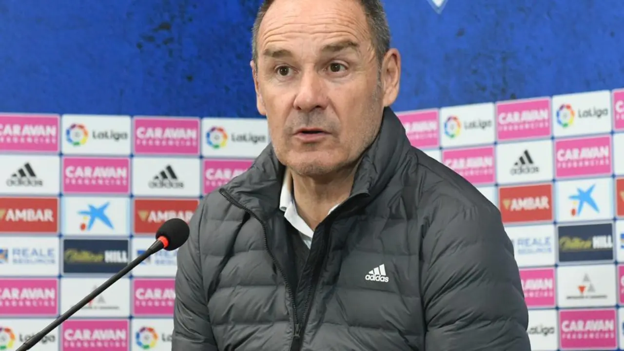 V&iacute;ctor Fern&aacute;ndez defendi&oacute; a Luis Su&aacute;rez tras su desacertado partido | Foto: RealZaragoza