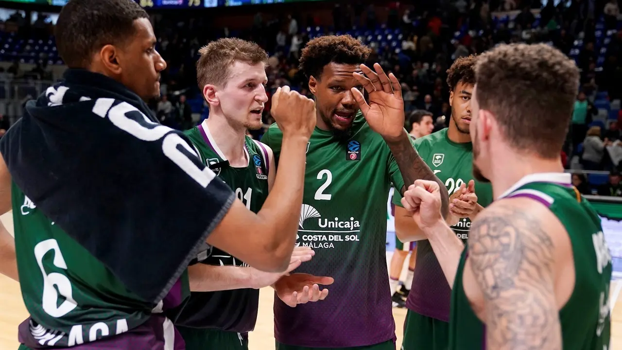 La plantilla de Unicaja celebra la victoria ante Andorra en Eurocup. Foto: Germ&aacute;n Pozo