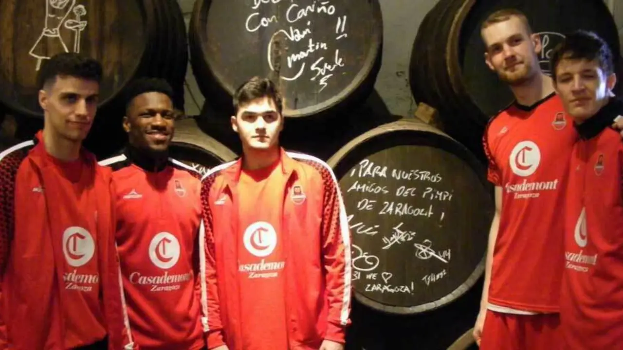 De izquierda a derecha Carlos Aloc&eacute;n, Dylan Ennis, Javi Garc&iacute;a, Trtggvi Hlinason y Vit Krejci en el Pimpi. Foto: Sergio Ruiz