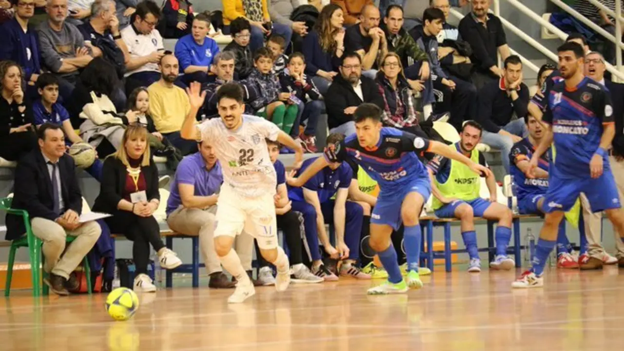 Imagen del partido ante Antequera. Foto: Pedro Luis Serrano