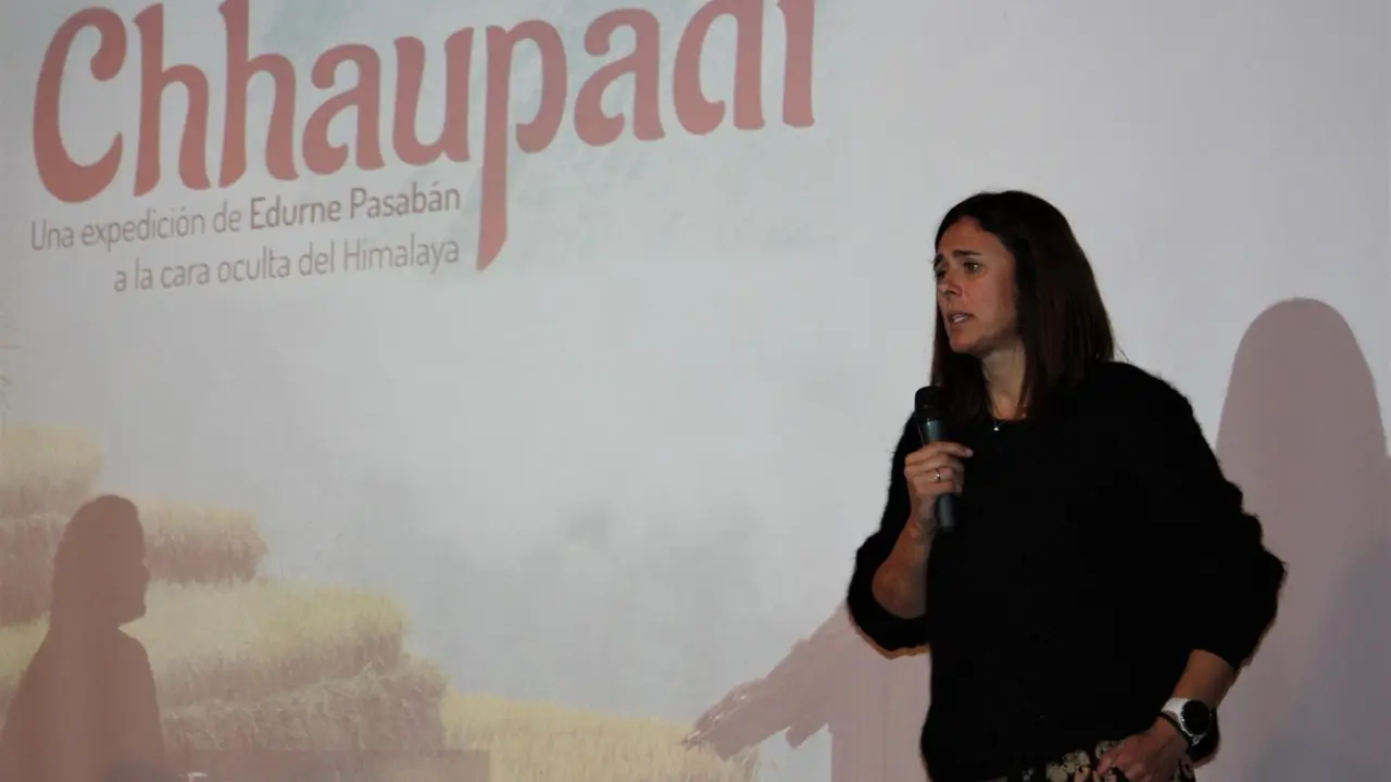 Edurne Pasaban, en la imagen, present&oacute; su documental Chhaupadi en el Baff Festival de Huesca. Foto: Banff Festival