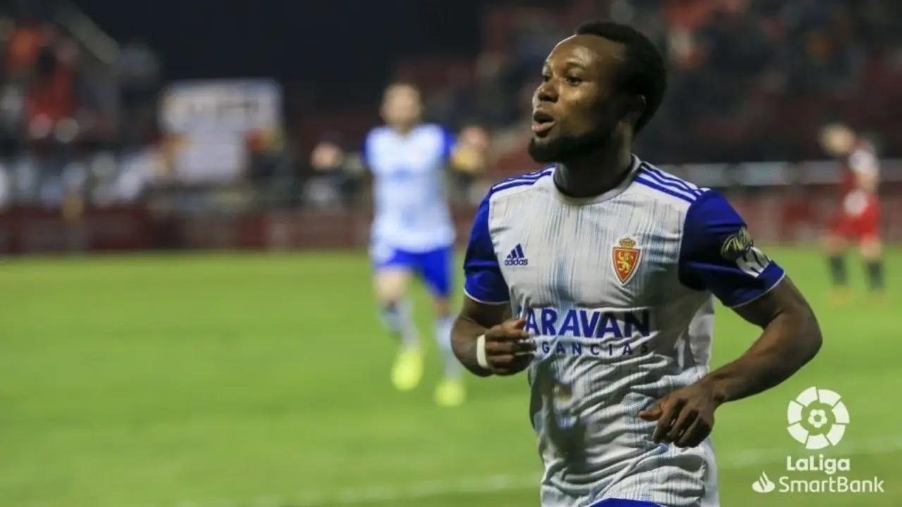 James Igbekeme con la camiseta blanquilla. | Foto: LaLiga