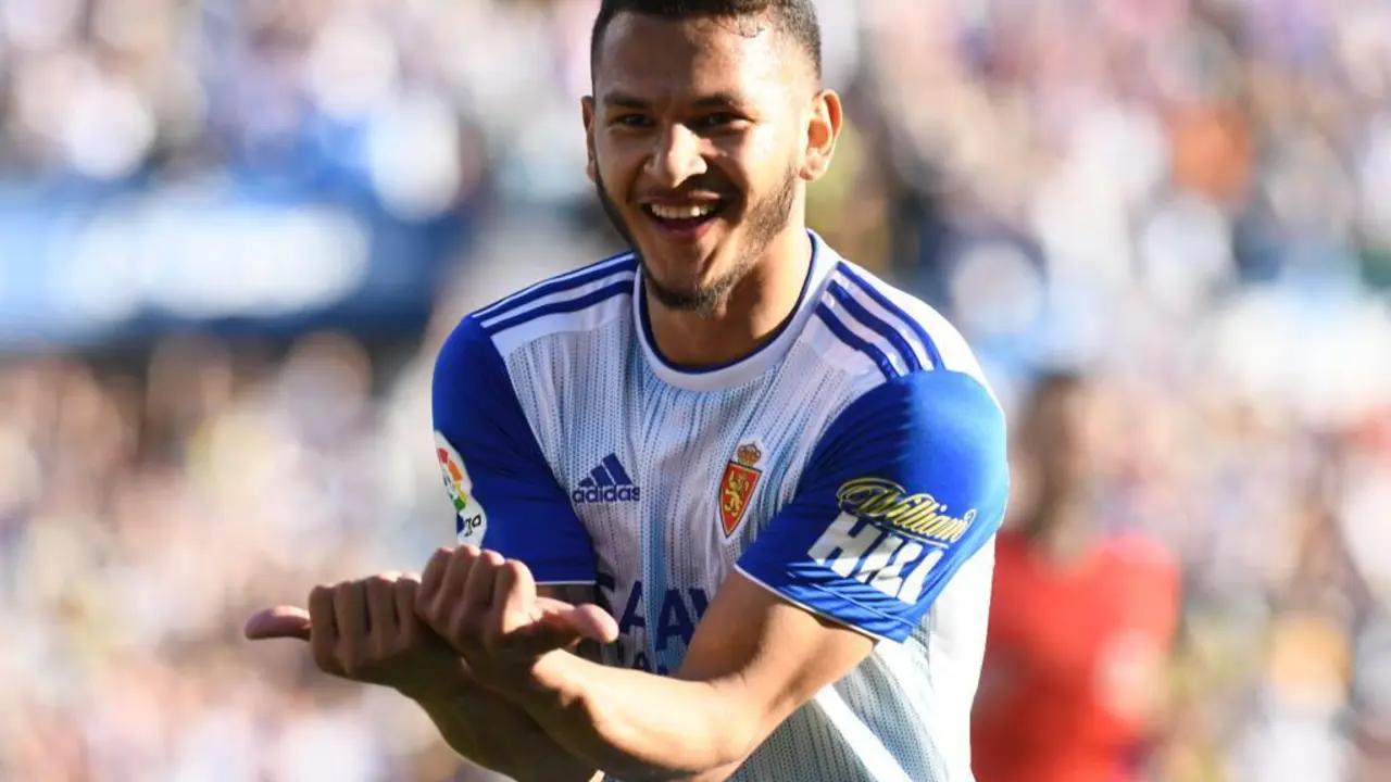 Su&aacute;rez celebra el tercer gol ante el Deportivo. Foto: Real Zaragoza