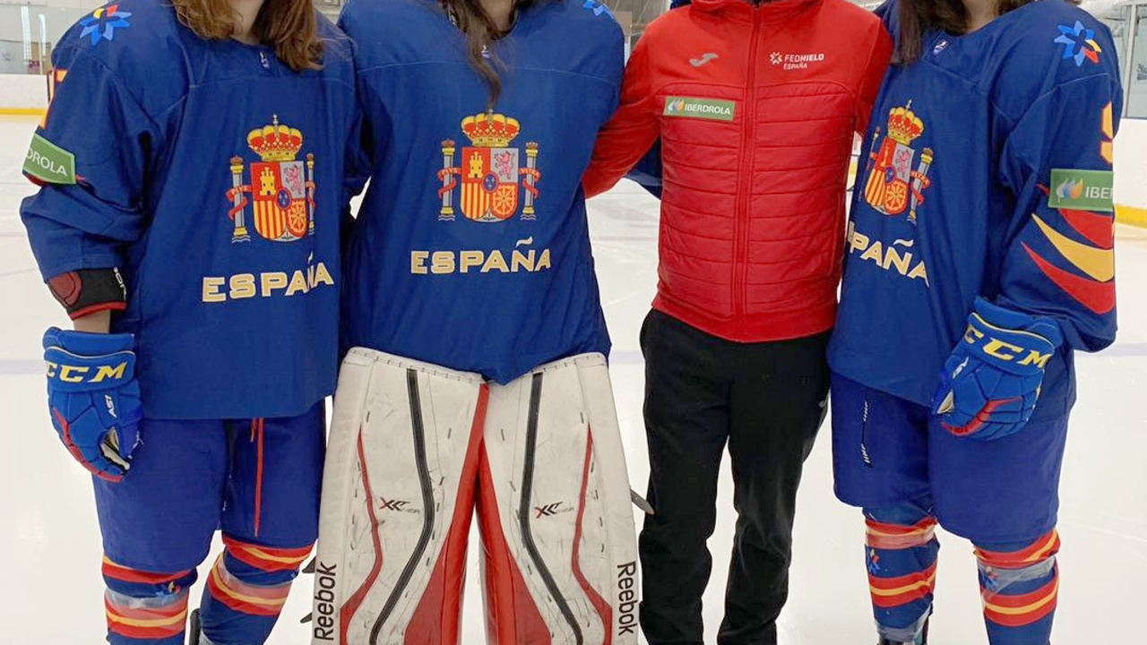 De izquierda a derecha aparecen Victoria Serrano, Julia Embid, Ra&uacute;l Li&eacute;bana y Paula Moreno, en el anterior Mundial, que se diput&oacute; en Gran Breta&ntilde;a en abril del pasado a&ntilde;o. Fotos: CH Jaca