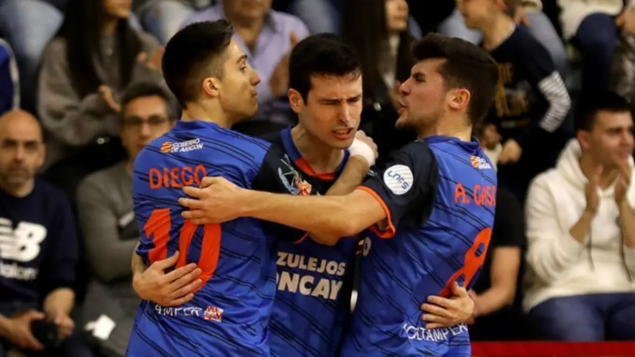 Los jugadores celebran uno de los goles. Foto: Rub&eacute;n Losada