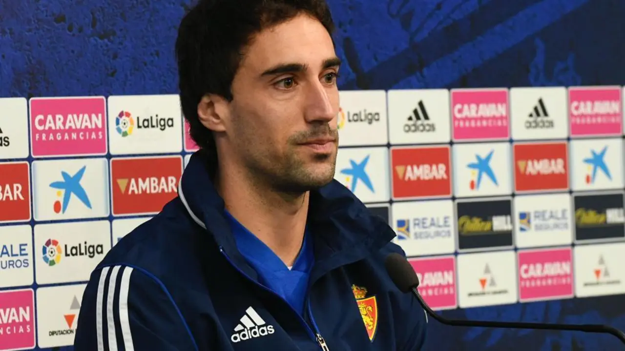 I&ntilde;igo Eguaras en rueda de prensa en la semana para preparar el partido ante el M&aacute;laga CF. Foto: Real Zaragoza