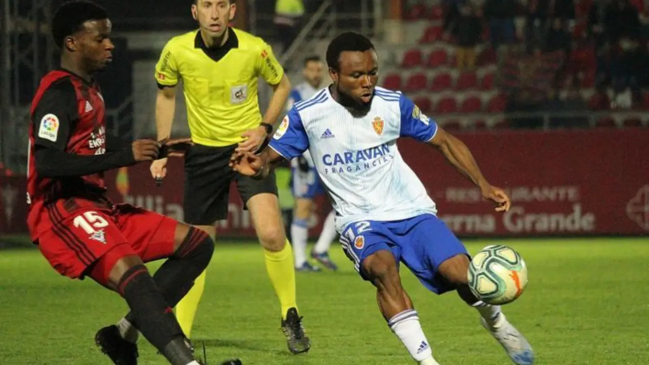 James Igbekeme frente al Mirand&eacute;s. Foto: Real Zaragoza.