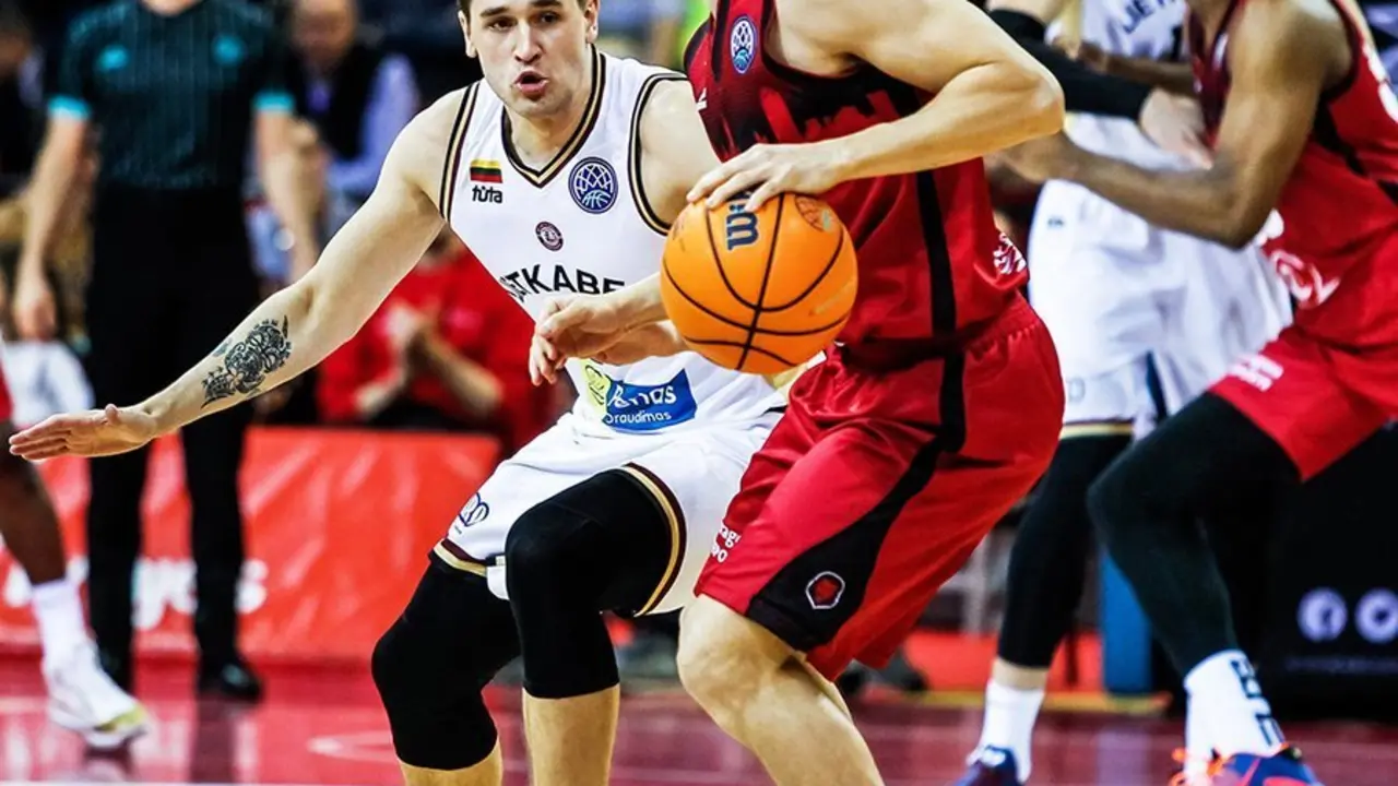 Rodrigo San Miguel dirige una acci&oacute;n. Foto: Esther Casas/FIBA