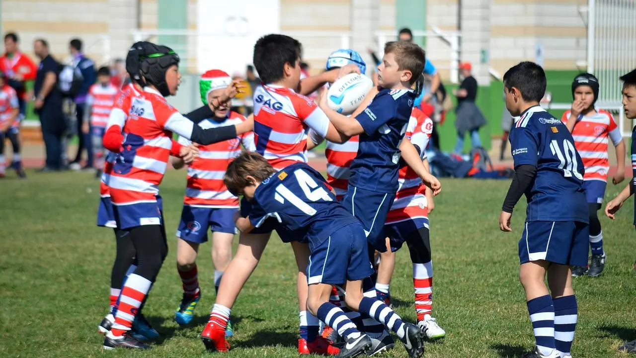 Imagen de un partido en la pasada edici&oacute;n del International Cesaraugusta Cup, una cita para formar a la cantera del rugby. Foto: USJ F&eacute;nix
