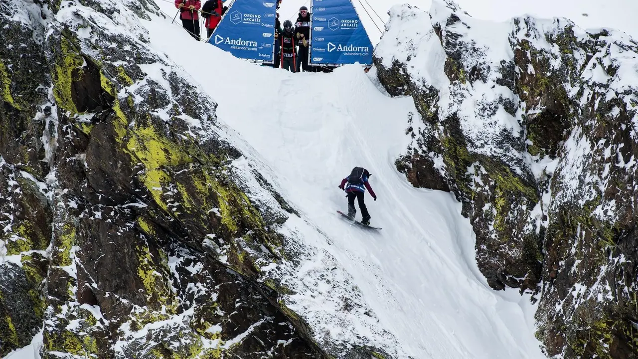 N&uacute;ria Cast&aacute;n, en los primeros metros del descenso que hizo en Ordino Arcal&iacute;s del FWT. Este domingo compite en Austria. Foto: FWT