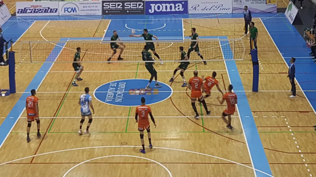 Imagen durante el partido entre el CV Teruel y el Textil Santanderina