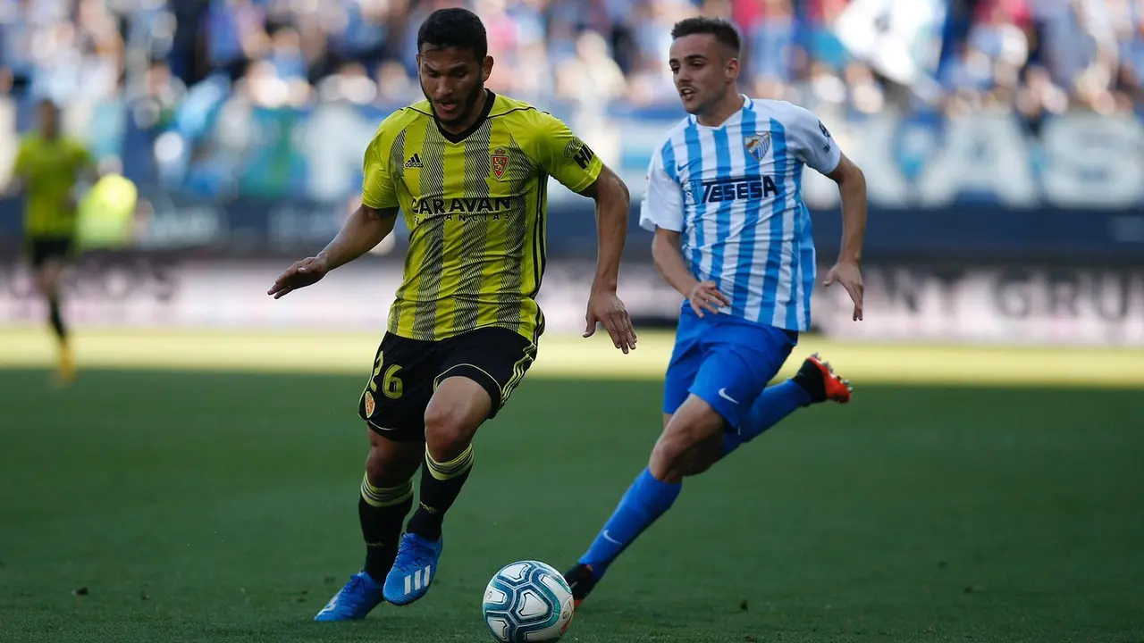 Luis Su&aacute;rez marca el gol de la victoria del Real Zaragoza por 0-1 en La Rosaleda. Foto: Real Zaragoza 