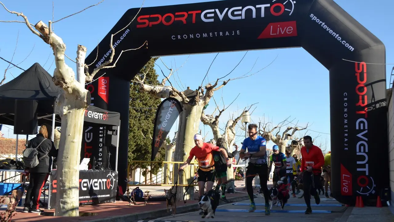 Imagen de una de las salidas de la Canicross Mall&eacute;n que ya piensa en la quinta edici&oacute;n. Foto: Sportaragon 