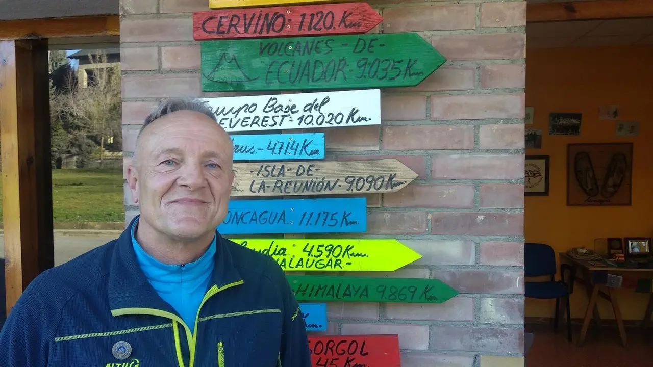 Fernando  Garrido, en la imagen, delante de Arag&oacute;n Aventura. Foto: Sportaragon