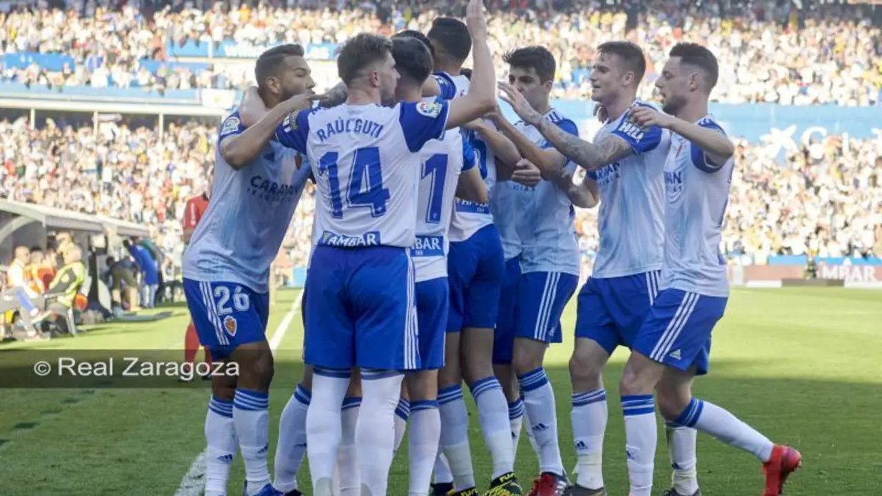 Los jugadores del Real Zaragoza celebran un gol ante el Deportivo de la Coru&ntilde;a. Foto: Tino Gil / Real Zaragoza