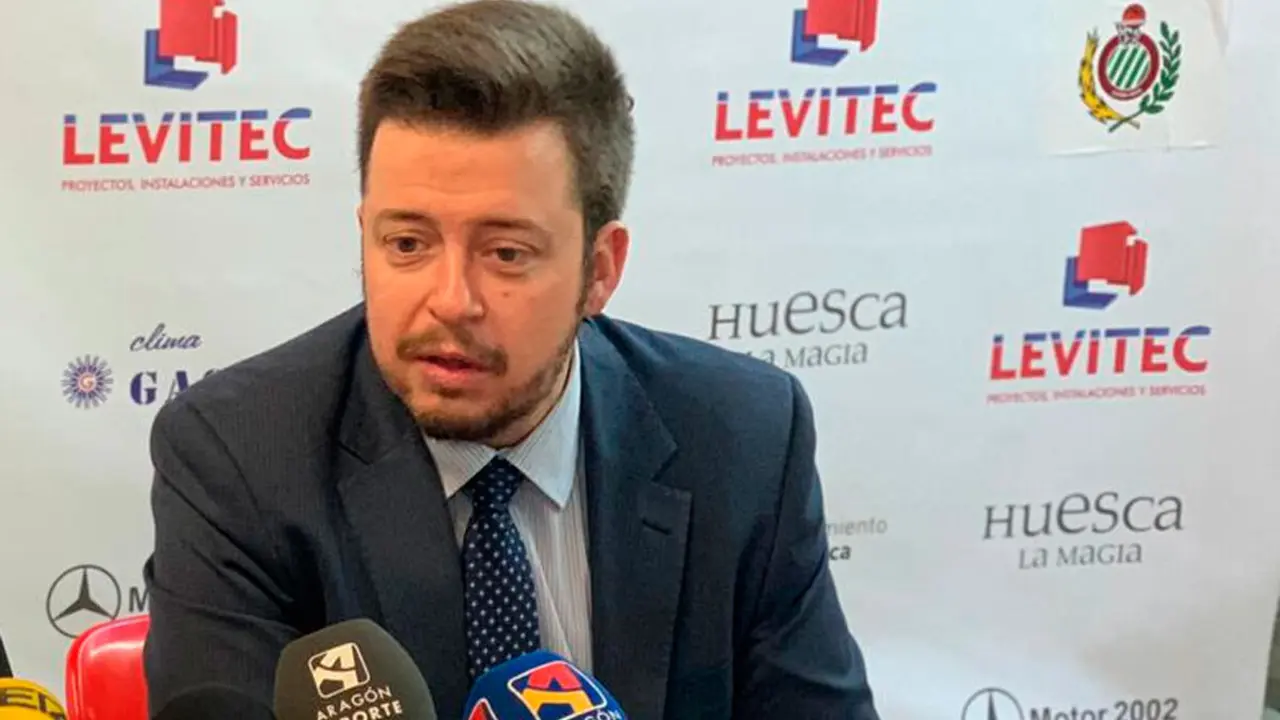 Antonio Or&uacute;s durante una rueda de prensa en el Pe&ntilde;as Center | Foto: CBP Huesca