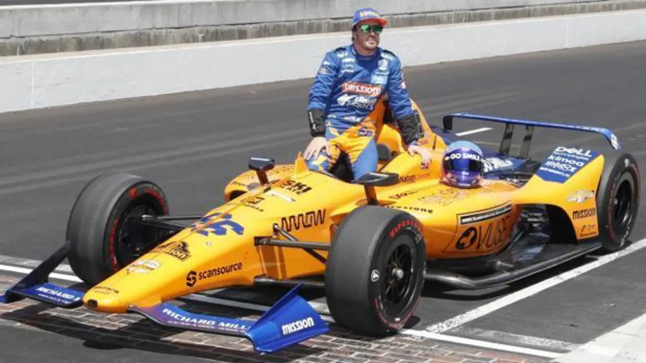 Fernando Alonso, con su McLaren de la Indy Car de 2019. Foto: Reuters