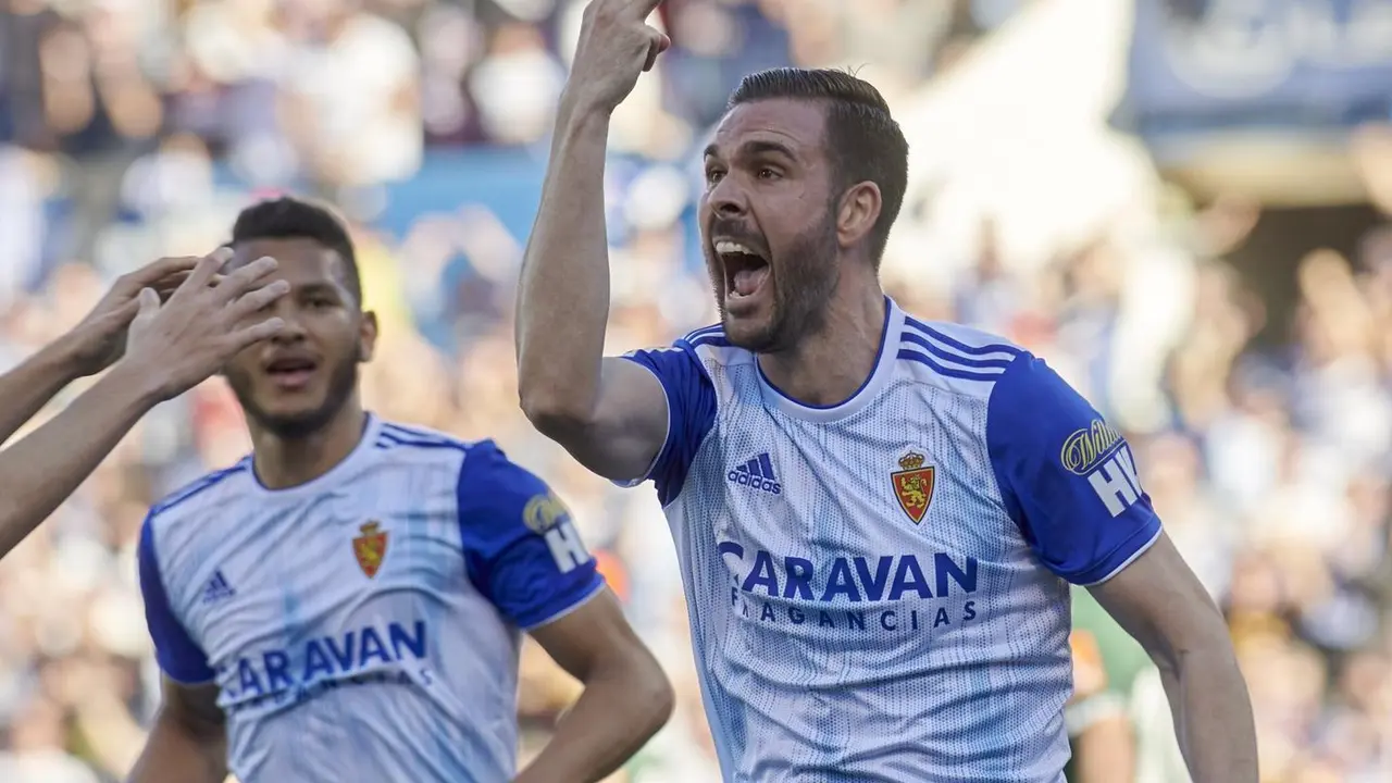 Atienza celebra un gol con el Real Zaragoza. Foto: Real Zaragoza