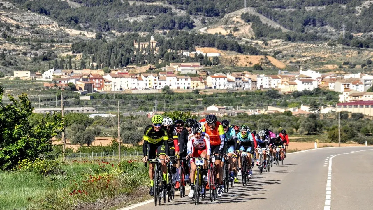 Imagen del pelot&oacute;n en la pasada edici&oacute;n de la Ses&eacute; Bike Tour. Foto: Pedal Aragon&eacute;s