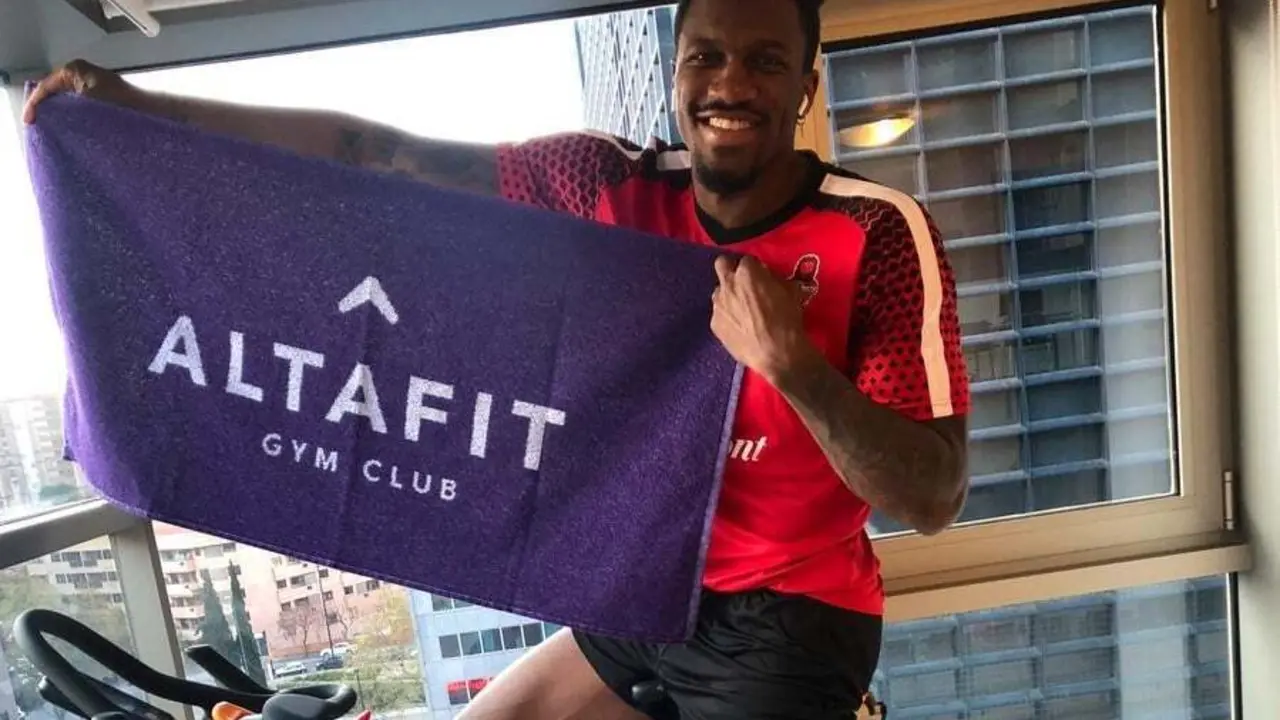 Dylan Ennis, entrenando desde casa. Foto: @canadiankidDJE
