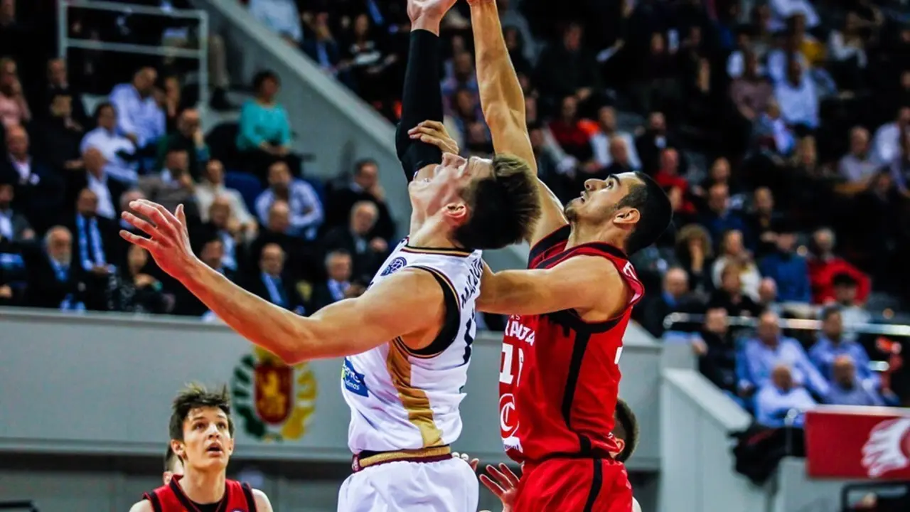 Aitor Etxeguren, en el &uacute;ltimo partido de Champions en el Pr&iacute;ncipe Felipe. Foto: Esther Casas/FIBA