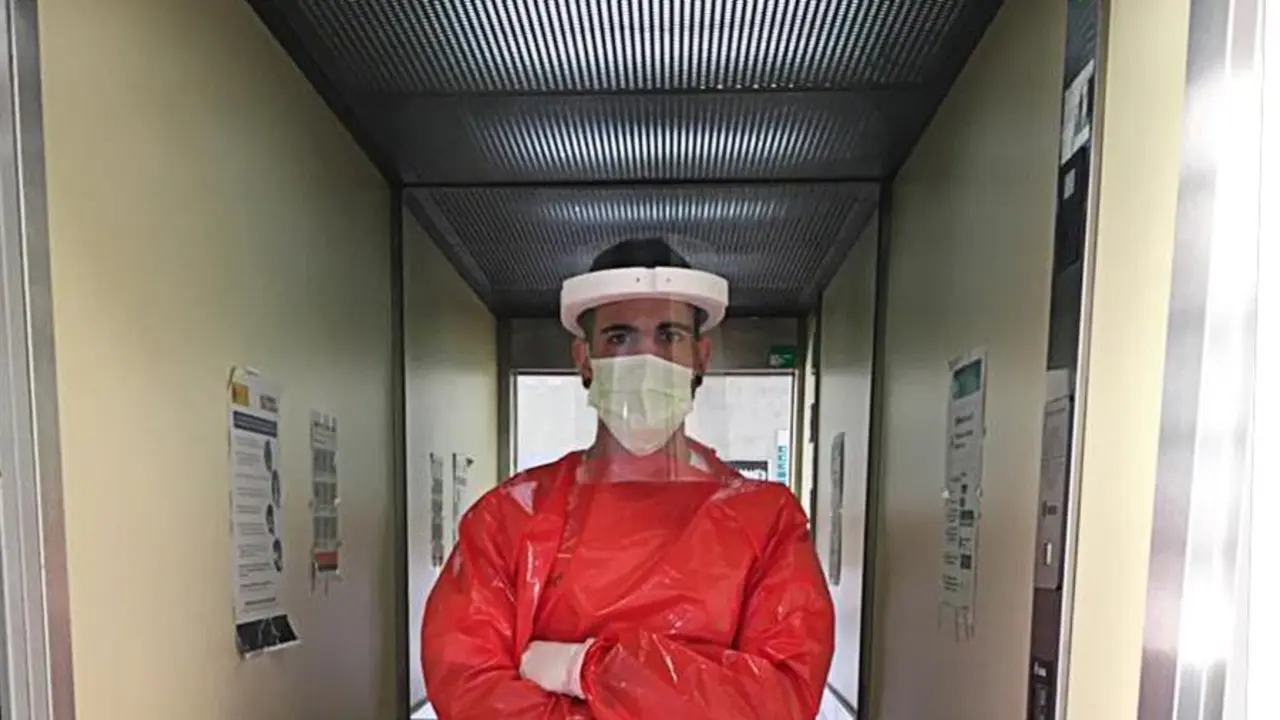 Carlos Garc&iacute;a, combatiendo el coronavirus. Foto: Azulejos Moncayo Colo Colo