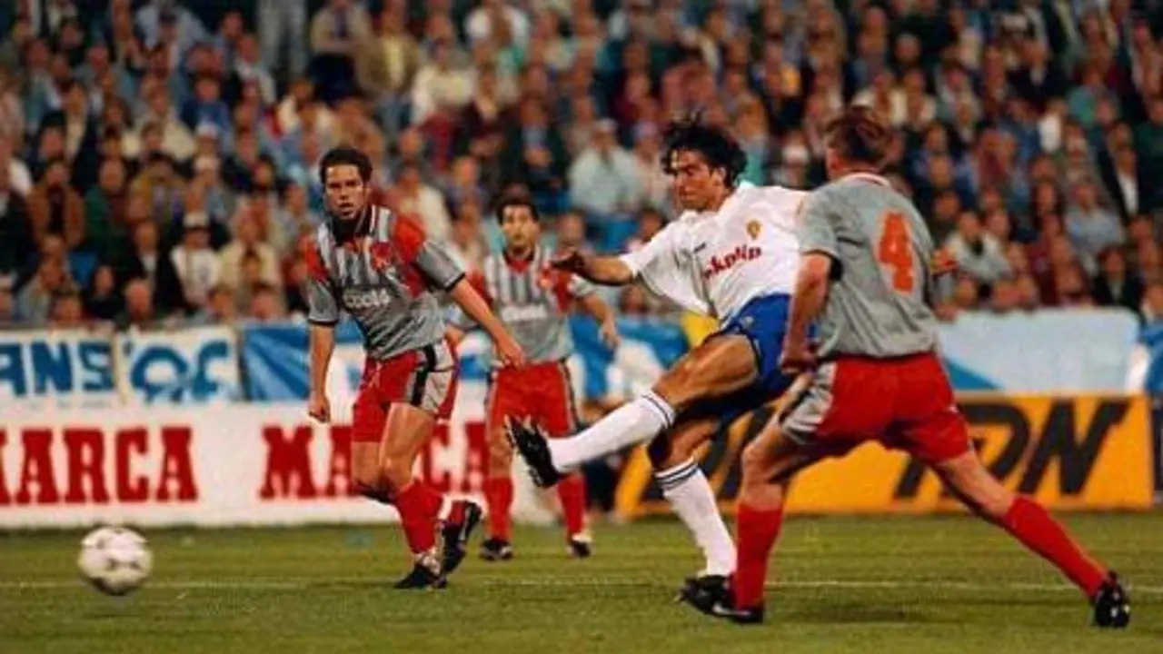 El Real Zaragoza gana por 3-0 al Chelsea FC en la ida de la semifinal de La Recopa. Foto: football yesterday &amp; today