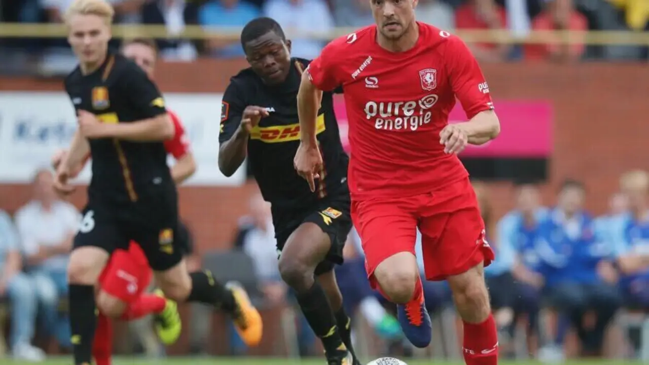 Haris Vuckic, en un encuentro amistoso en julio de 2017. Foto: Twente