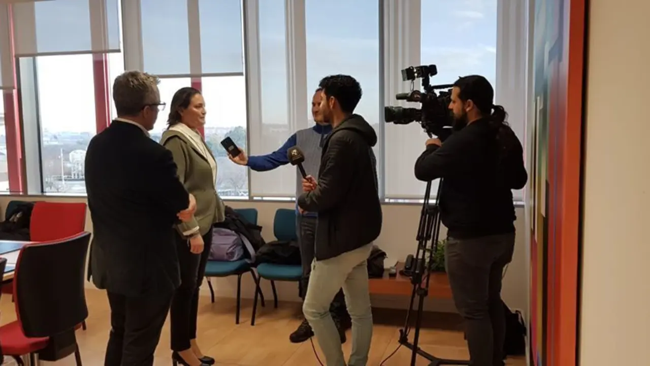 Imagen de archivo de la presidenta de Cofedar atendiendo a medios de comunicaci&oacute;n. Foto: Cofedar