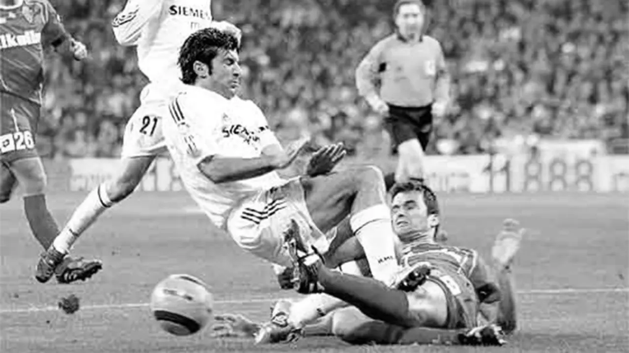 En esta acci&oacute;n Luis Figo lesion&oacute; de gravedad a C&eacute;sar Jim&eacute;nez.