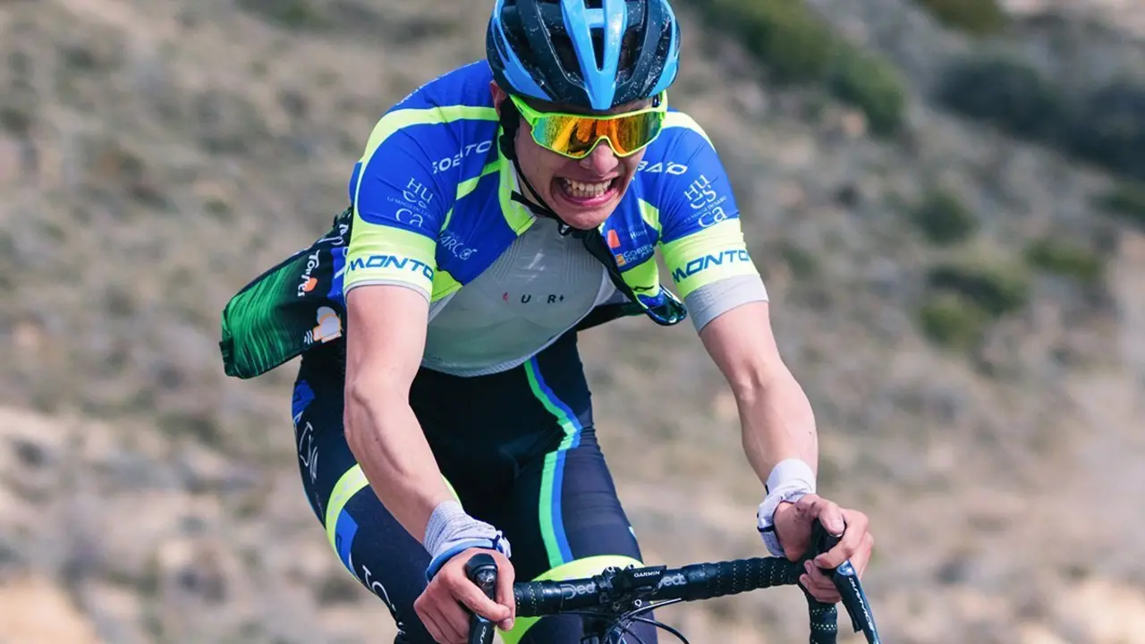 Toby Perry durante el entrenamiento realizado en  la concentraci&oacute;n celebrada en Sabay&eacute;s (Huesca). Foto: La Tova