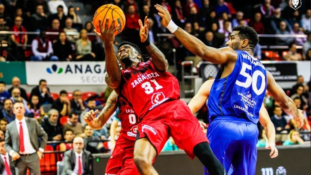 Dylan Ennis, en el partido frente a Neptunas Klaipeda de BCL. Foto: Esther Casas/FIBA
