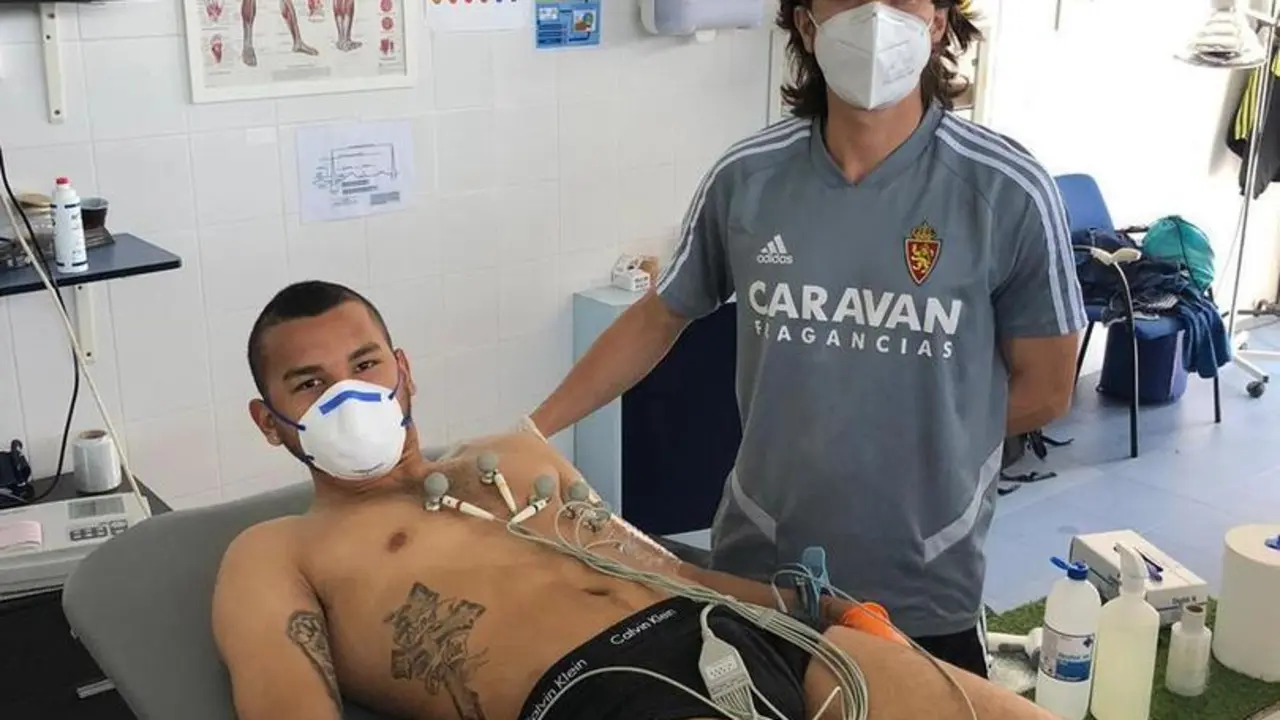 Luis Su&aacute;rez pasa reconocimiento m&eacute;dico tras el par&oacute;n por coronavirus. Foto: Real Zaragoza