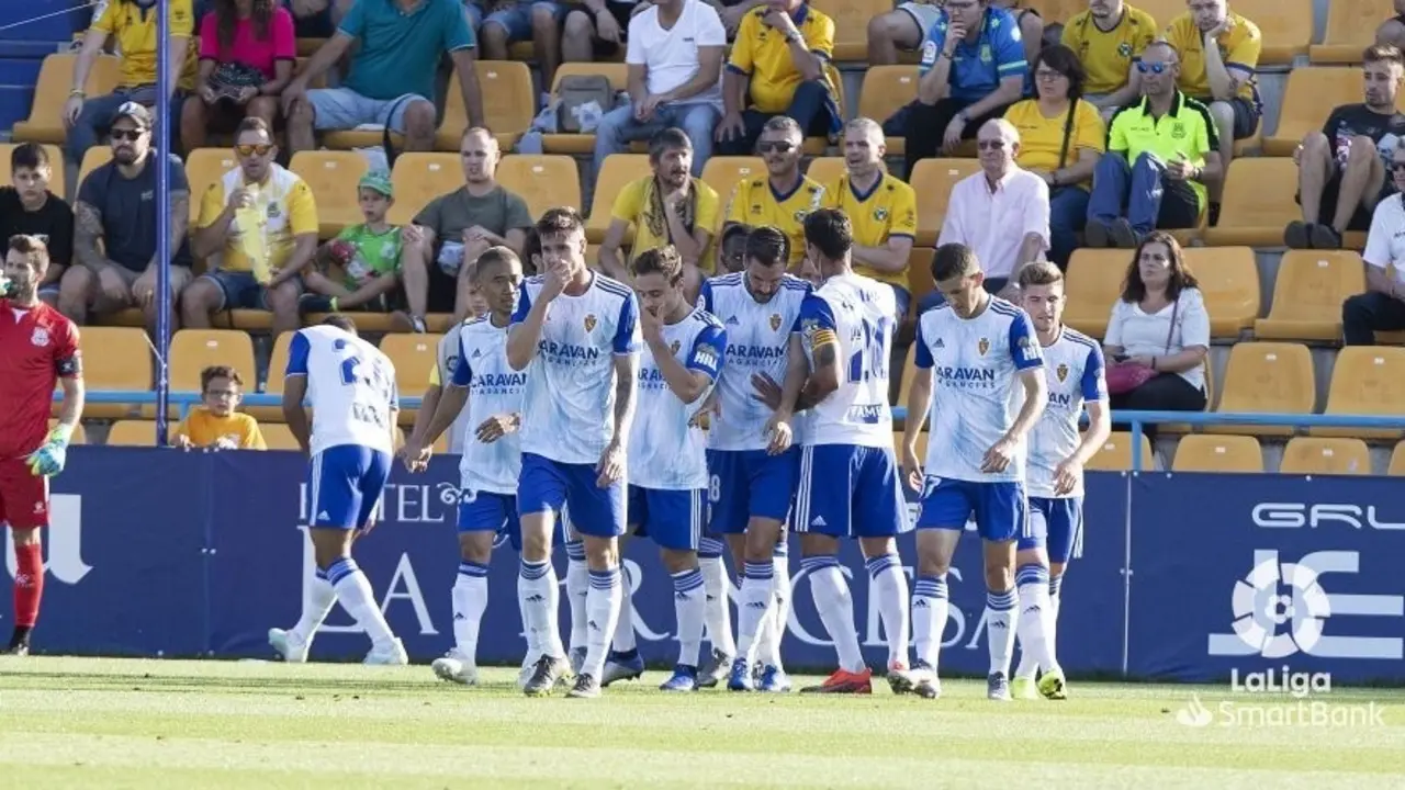 El Real Zaragoza celebra uno de los goles en Santo Domingo. Foto: LaLiga SmartBank
