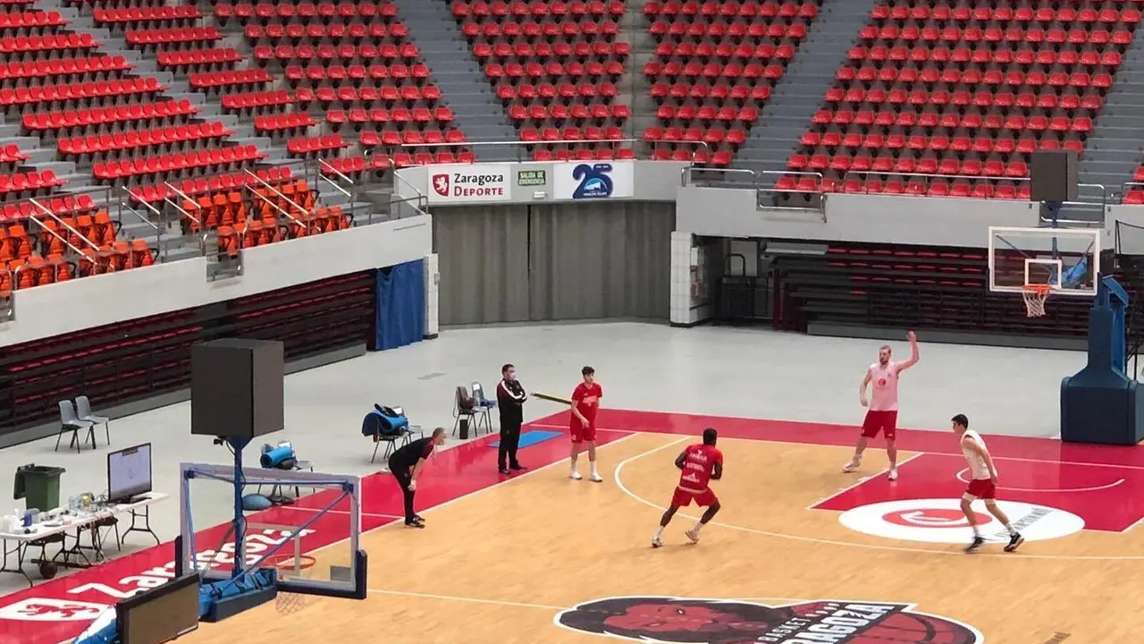 Entrenamiento de este lunes del Casademont Zaragoza. Foto: Basket Zaragoza