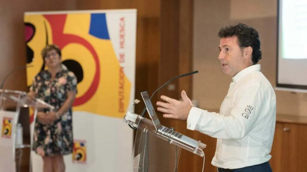 Fernando Blasco y Elisa Sancho, en la presentaci&oacute;n del ambicioso proyecto de promoci&oacute;n tur&iacute;stica para el Alto Arag&oacute;n. Foto: TuHuesca