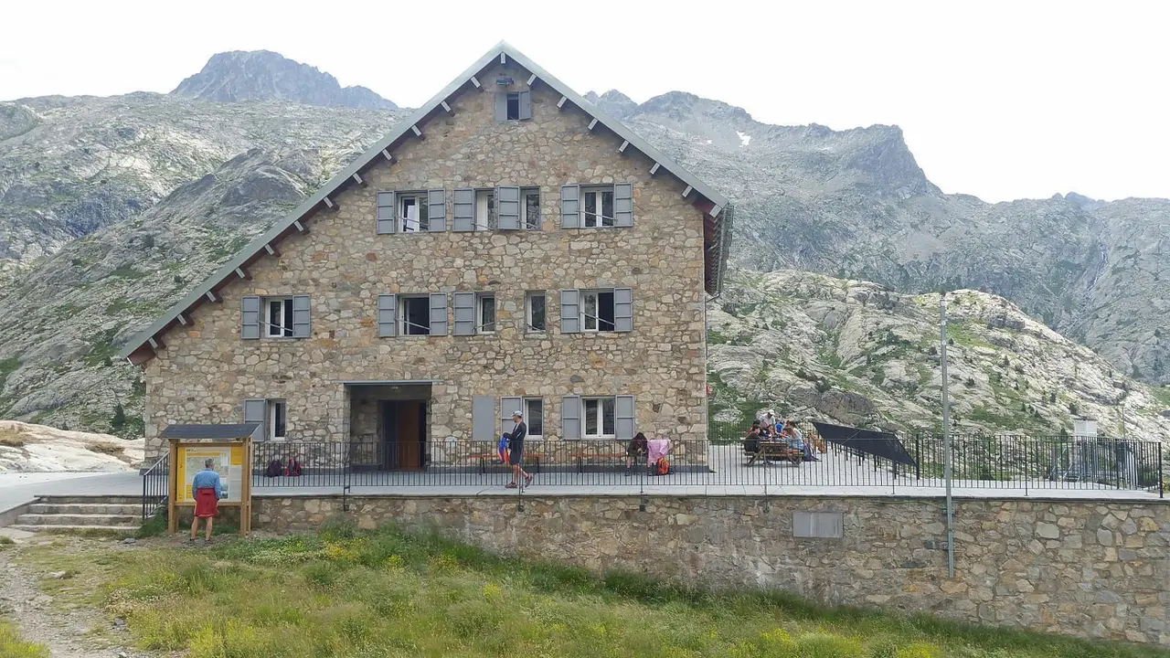 Imagen del Refugio de Bachima&ntilde;a, en el Valle de Tena. Foto: FAM