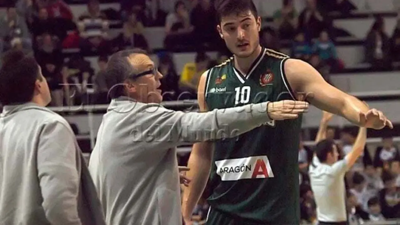 Daniel Bordignon junto a Quim Costa, durante un partido en Huesca | Foto: C.Pascual