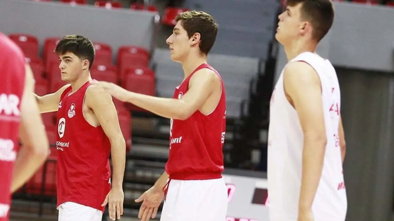 Javi Garc&iacute;a, Ra&uacute;l Lobaco y Jaime Pradilla, en un entrenamiento. Foto: Casademont Zaragoza