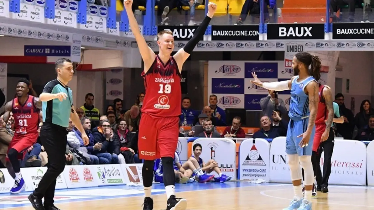 Robin Benzing, en el partido de Champions en la pista del Brindisi. Foto: FIBA
