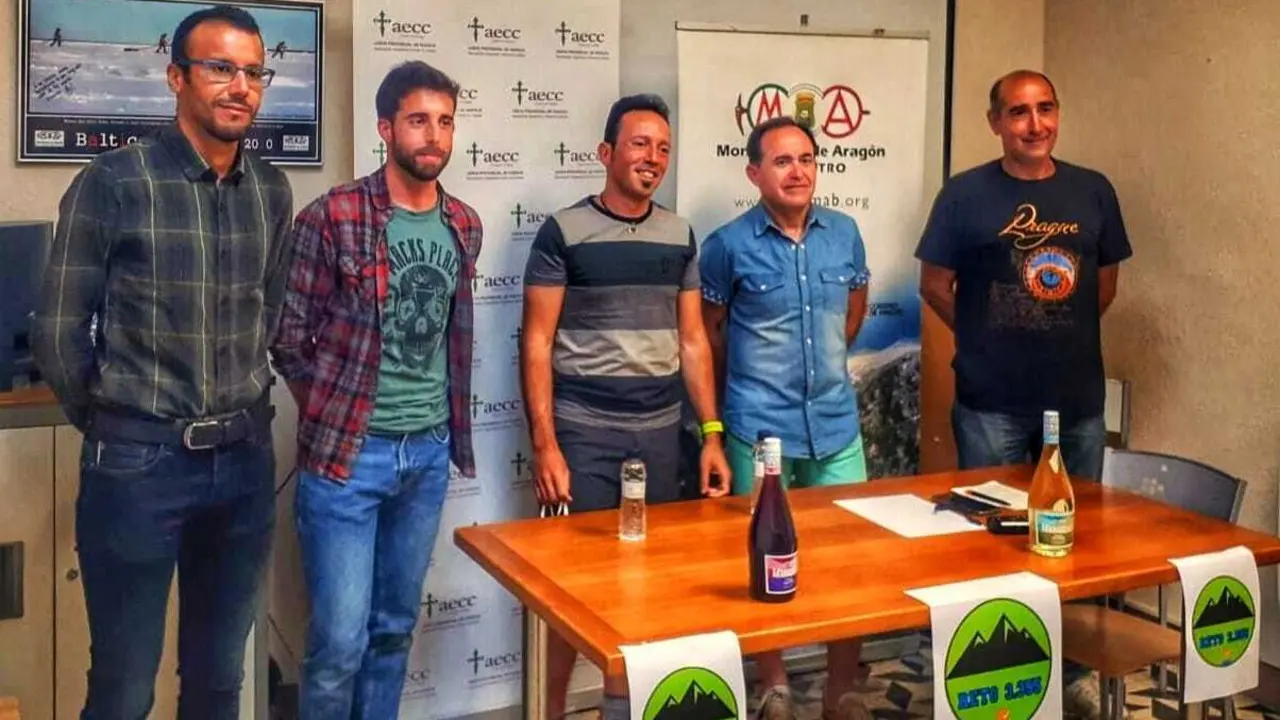 En la imagen, los participantes de este Reto 3355 en la sede de Monta&ntilde;eros de Arag&oacute;n Barbastro. Foto: Cedida