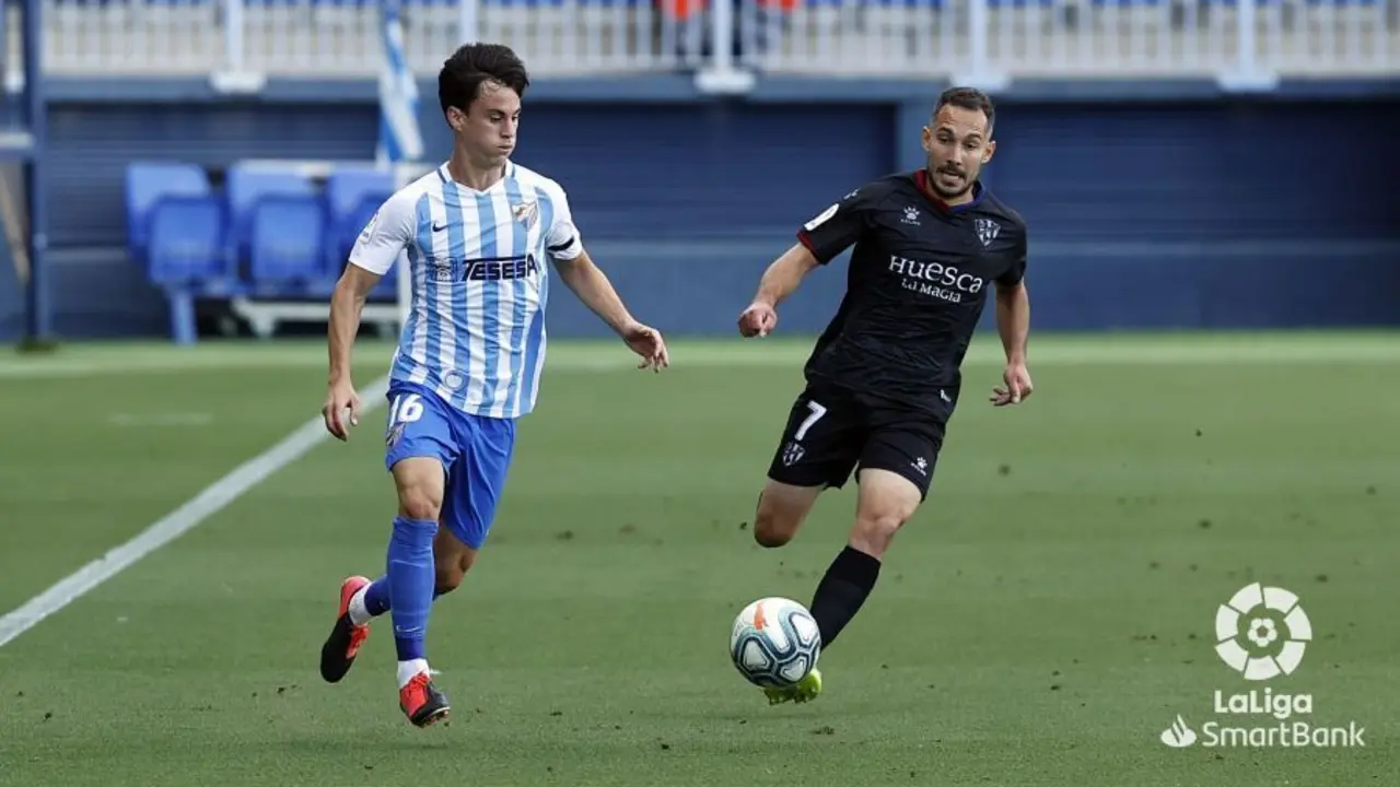 Juanpi, protagonista del penalti a favor del M&aacute;laga con el que empat&oacute; a un tanto, emparejado con Ferreiro. Foto: LFP
