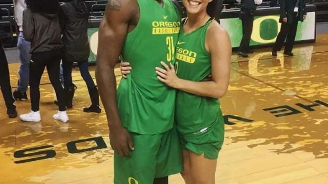 Dylan Ennis y Megan, con la Universid de Oregon. Foto: @meegsennis